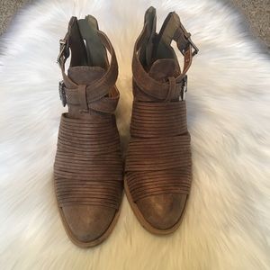 Ankle boots by Qupid